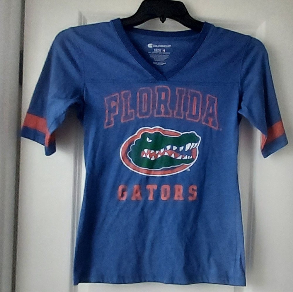 University of Florida Gators Womens Graphic T Shirt Blue Short Sleeve Med V Neck